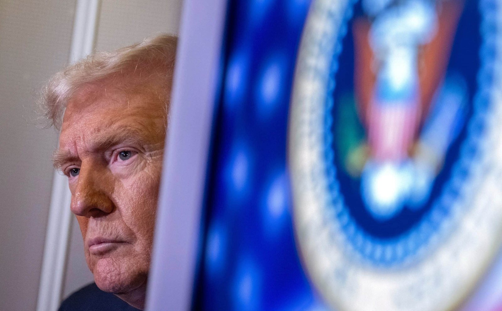 ट्रम्प ने दिन 1 पर अर्थव्यवस्था को बेहतर बनाने की कसम खाई। अब, वे कहते हैं कि अमेरिका 'संक्रमण' में है