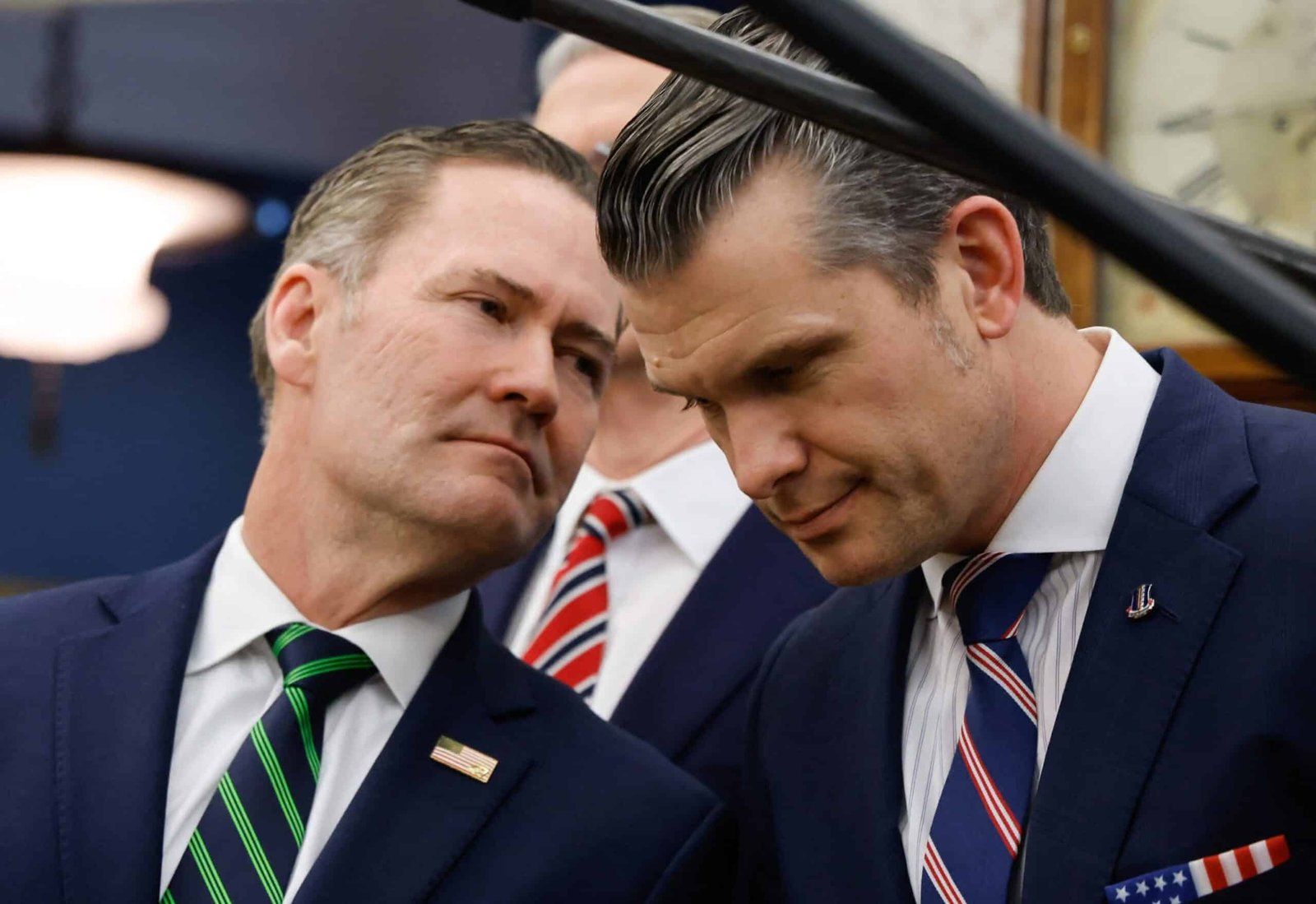 यमन युद्ध की योजनाओं के साथ संदेश अनजाने में रिपोर्टर के साथ साझा किए गए: सिग्नल हादसे की एक समयरेखा