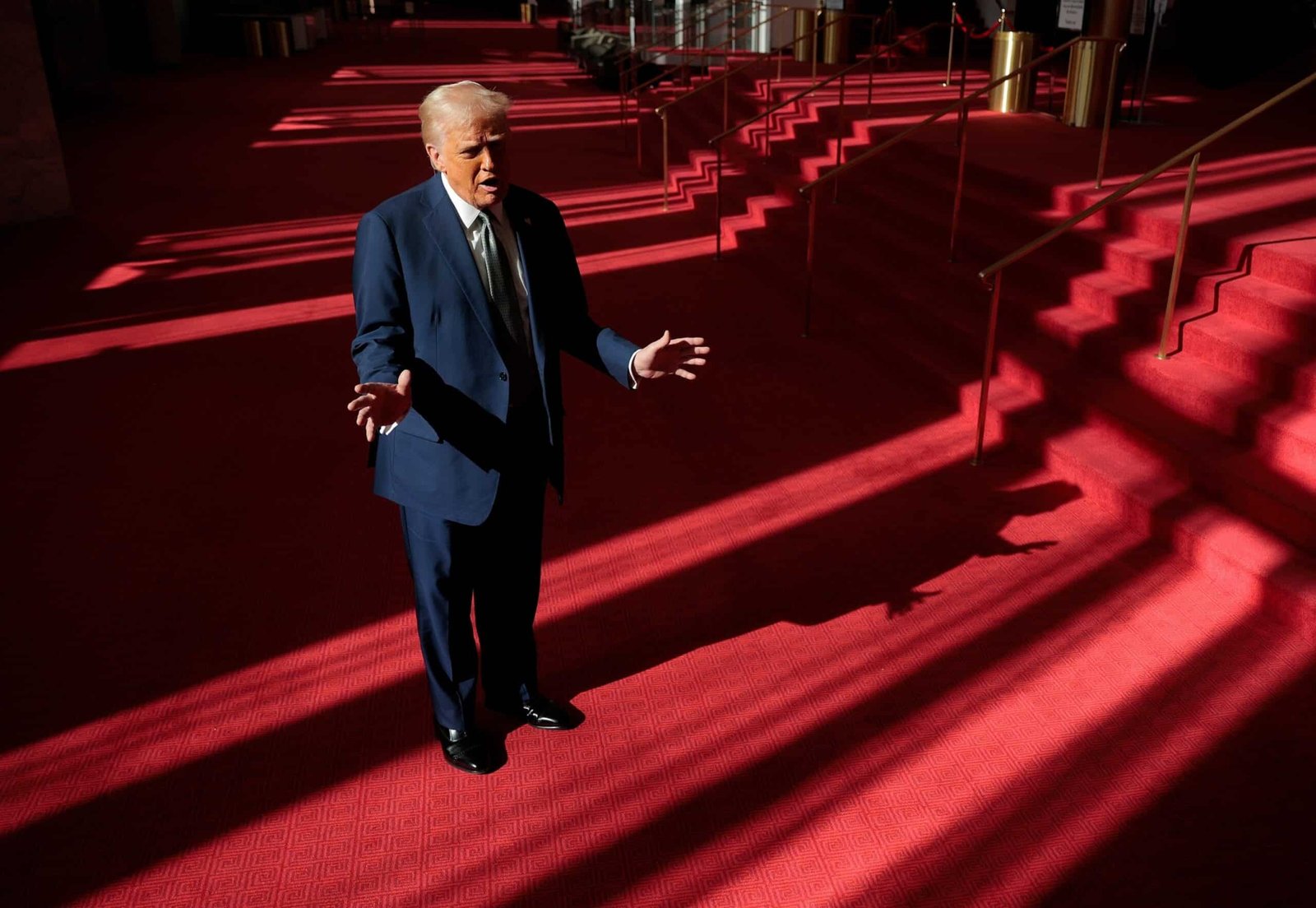 राष्ट्रव्यापी निषेधाज्ञा न्यायाधीशों के साथ ट्रम्प के झगड़े के लिए केंद्रीय हैं। यहाँ क्या पता है