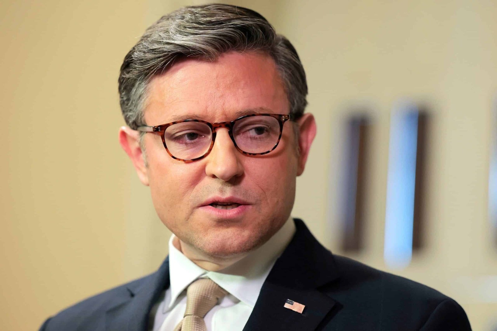 विधायी पैंतरेबाज़ी में, हाउस रिपब्लिकन ट्रम्प टैरिफ पर वोट को बंद कर देता है