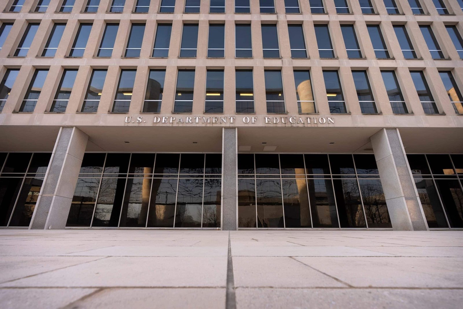 शिक्षा विभाग के बारे में 3 दावे और यह वास्तव में क्या करता है