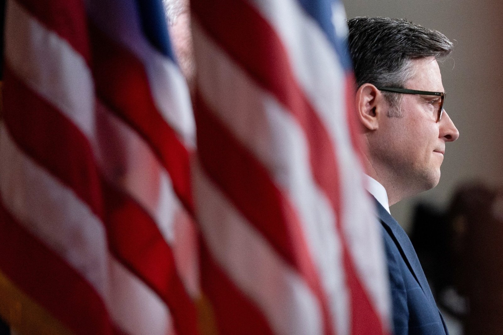 सरकार के शटडाउन को रोकने के लिए हाउस वोटों के बाद, सीनेट डेमोक्रेट्स का सामना 'स्टार्क' पसंद है