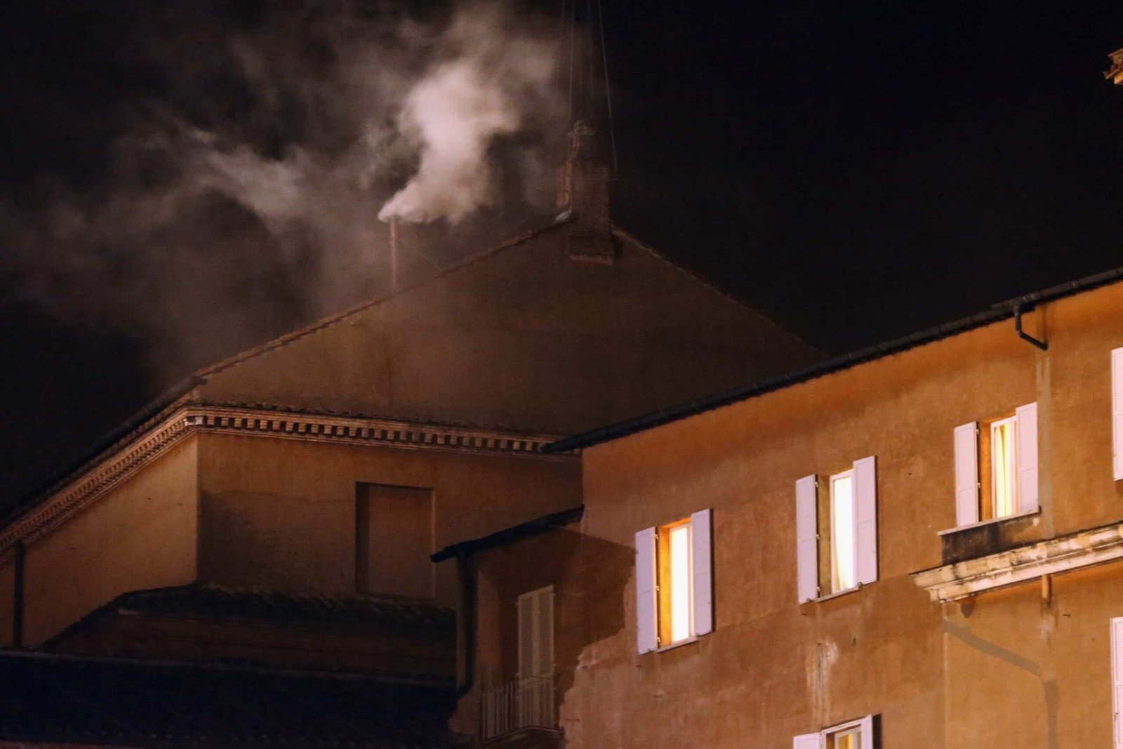 एक नया पोप का चुनाव करना: आगे क्या होता है और एक पोप कॉन्क्लेव क्या है?