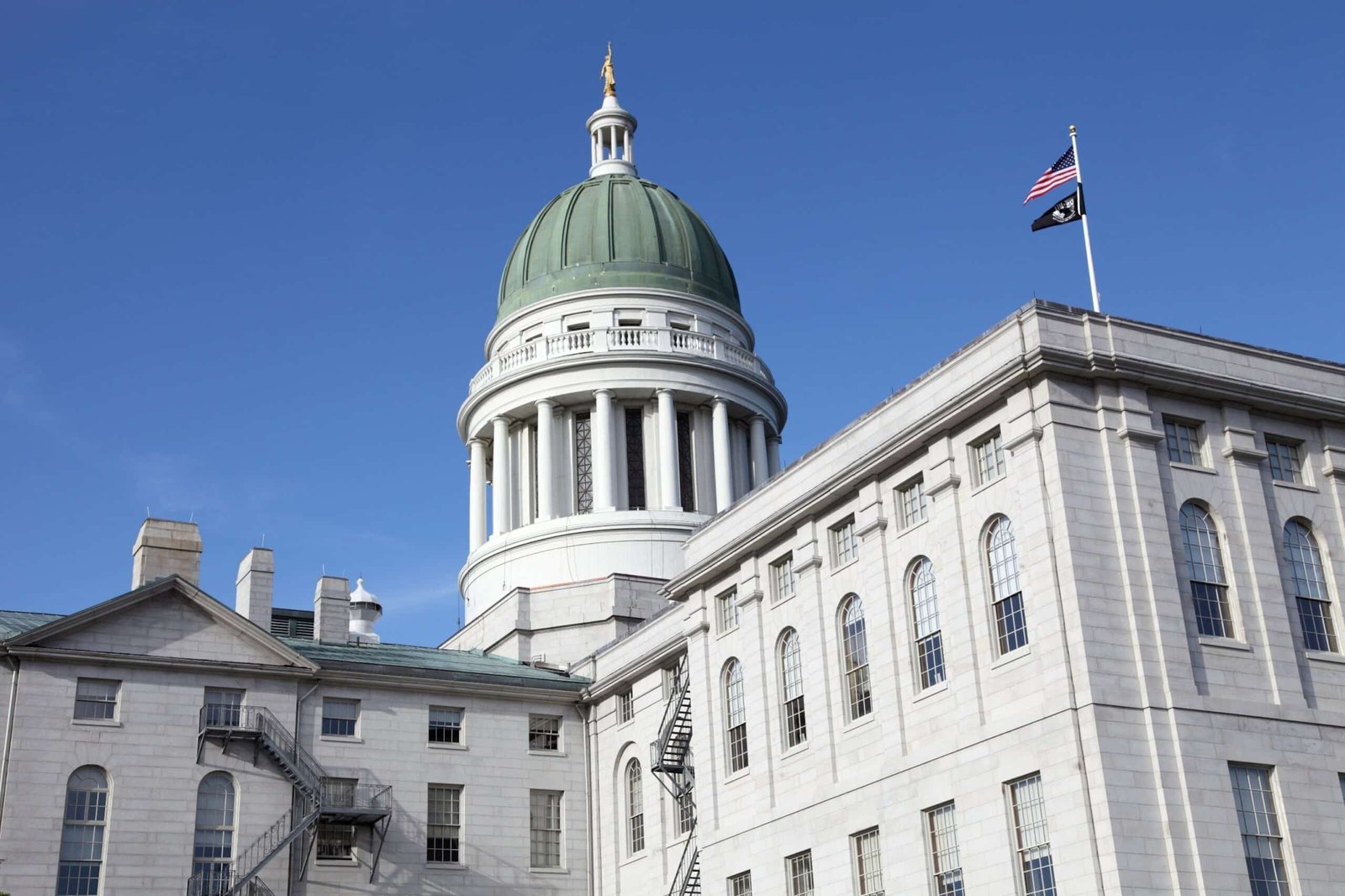 ट्रम्प व्यवस्थापक ट्रांस एथलीट विवाद पर मेन से संघीय निधियों को वापस लेने के लिए आगे बढ़ता है