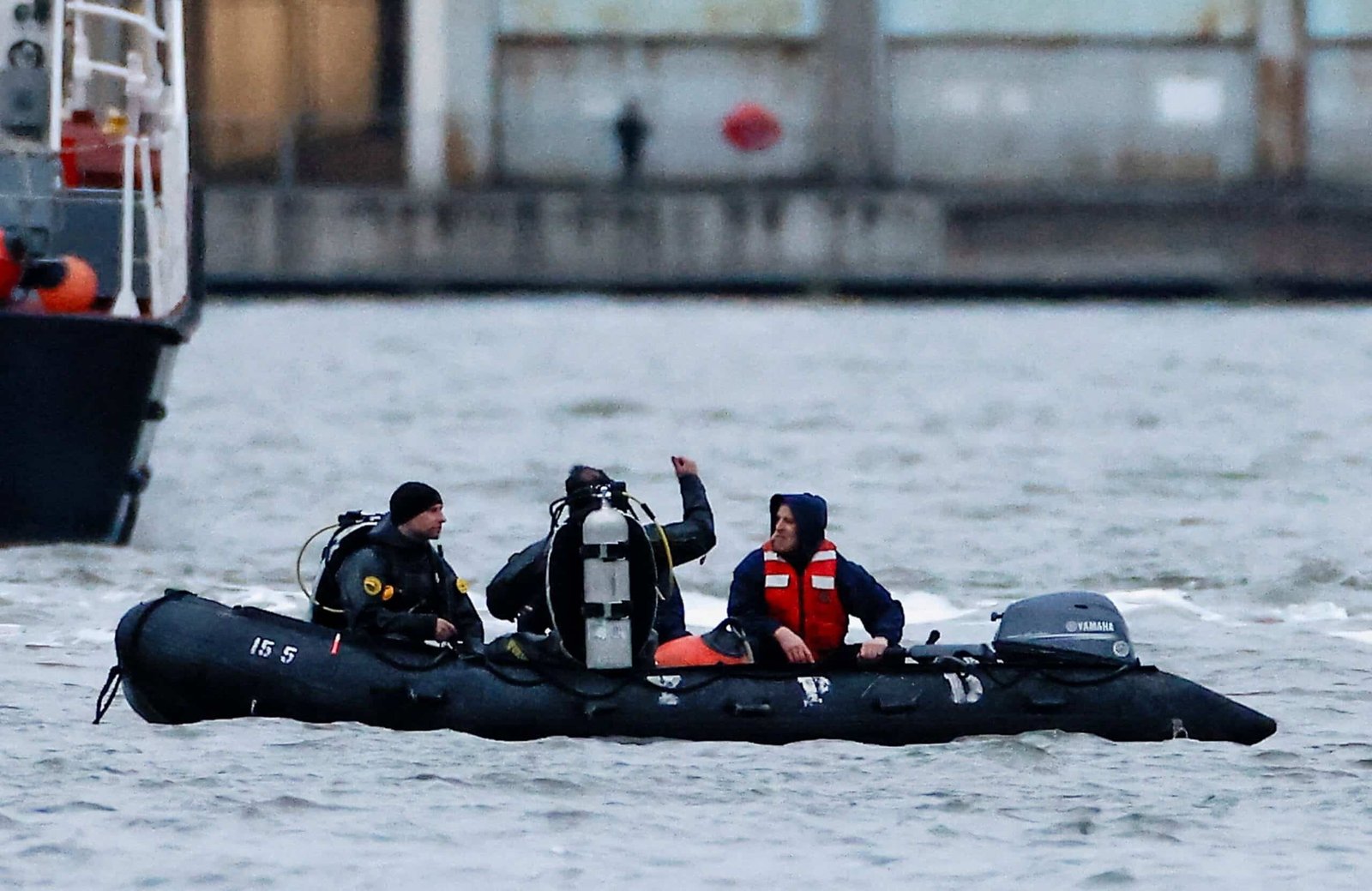 न्यूयॉर्क सिटी हेलीकॉप्टर क्रैश: अधिकारियों ने 6 मारे जाने के बाद उत्तर की खोज की