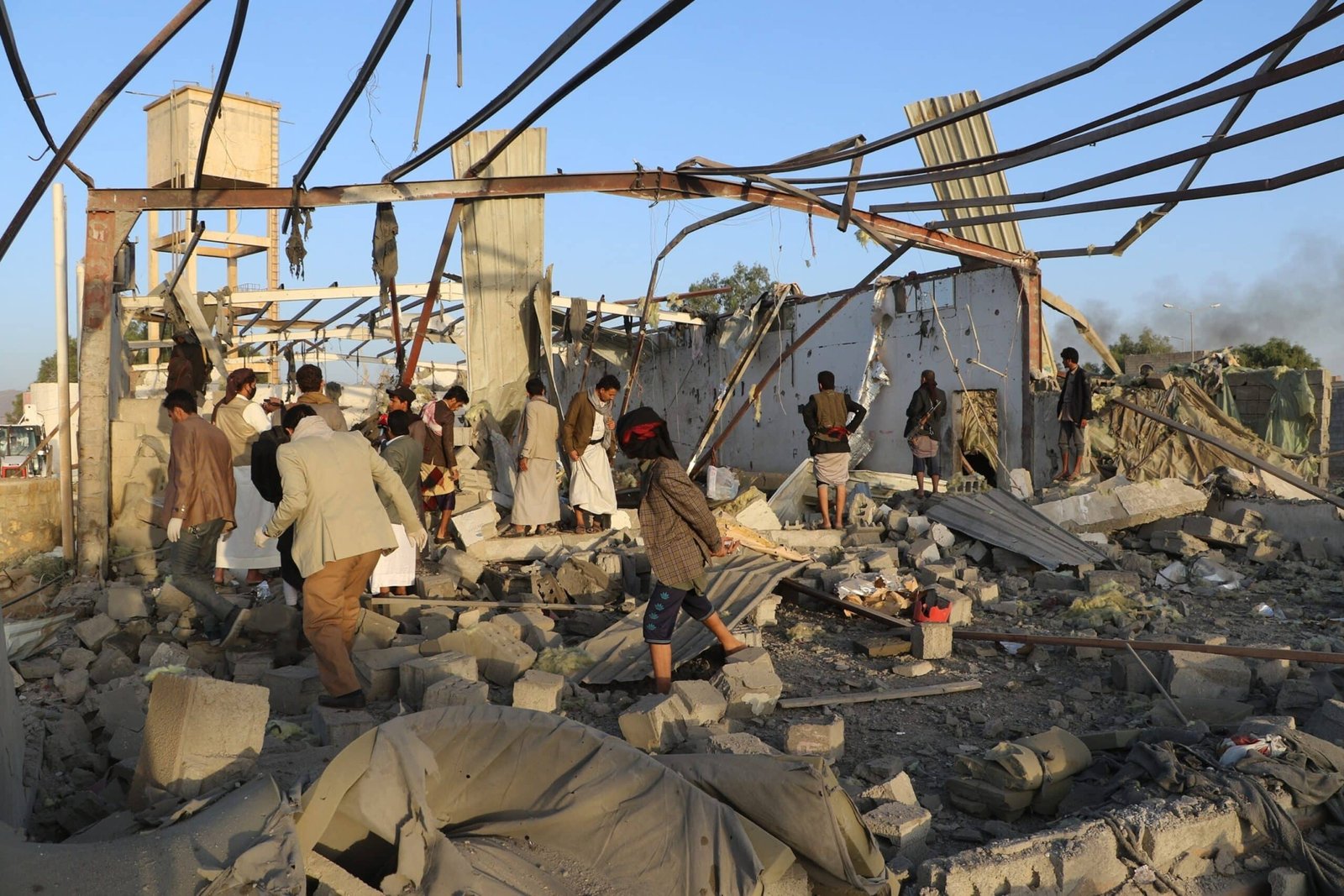 यमन प्रवासी निरोध केंद्र में यूएस स्ट्राइक दर्जनों को मारता है, यमनी के अधिकारियों का कहना है