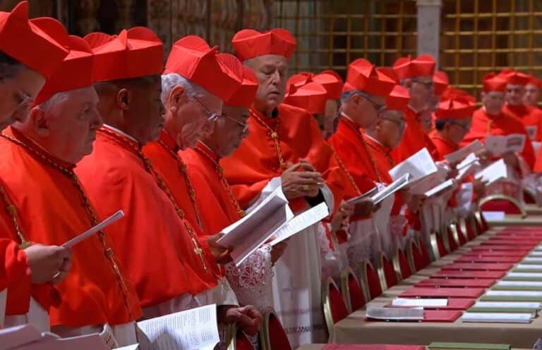 Papal कॉन्क्लेव लाइव अपडेट: सिस्टिन चैपल दरवाजे के रूप में समेकन शुरू होता है