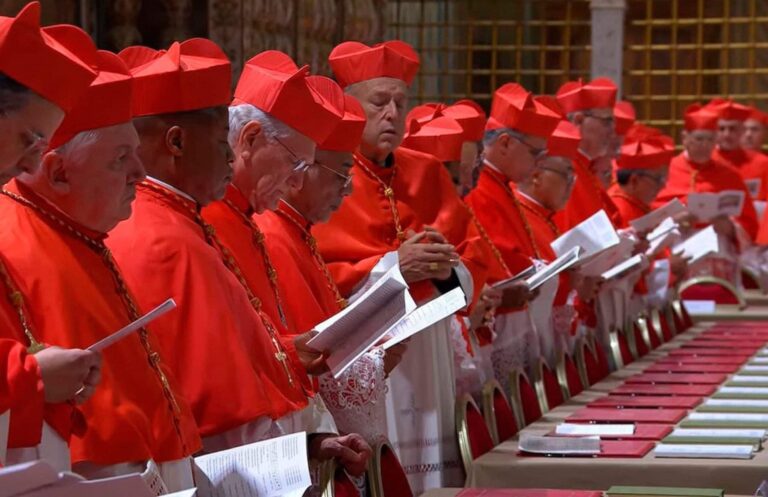 Papal कॉन्क्लेव लाइव अपडेट: सिस्टिन चैपल दरवाजे के रूप में समेकन शुरू होता है
