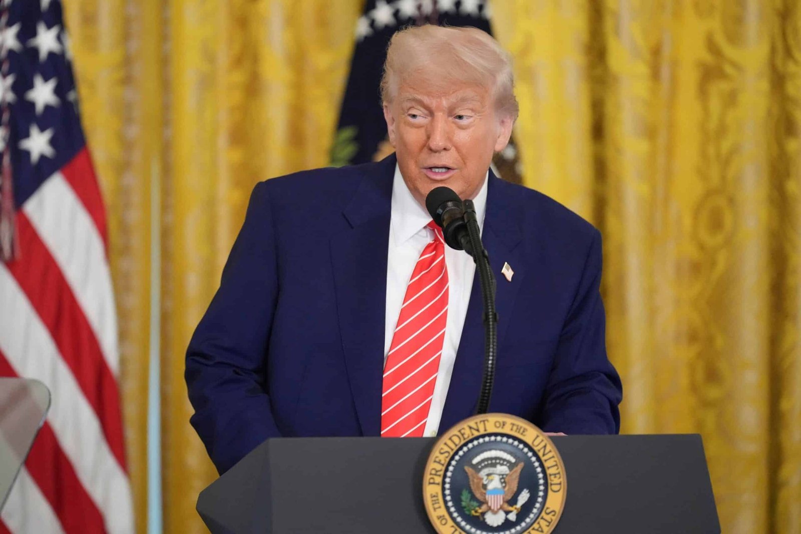 ट्रम्प अमीरों के लिए उच्च करों का समर्थन करते हैं, लेकिन कहते हैं कि जीओपी 'बिल में शायद ऐसा नहीं करना चाहिए'