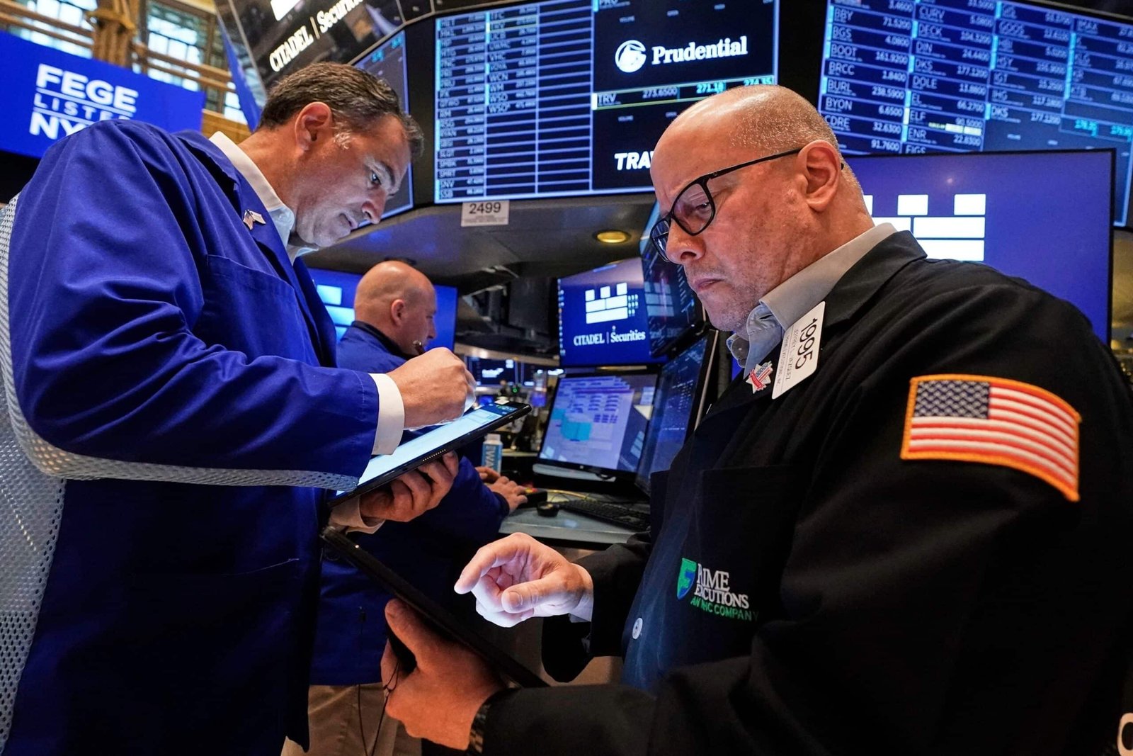 ट्रम्प के टैरिफ पर मिश्रित फैसलों के बाद स्टॉक उच्चतर हैं