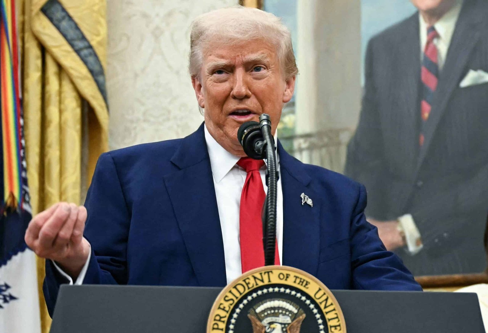 ट्रम्प ने वायरल 'टैको ट्रेड' मेम पर हाथ फेरा। इसका क्या अर्थ है?