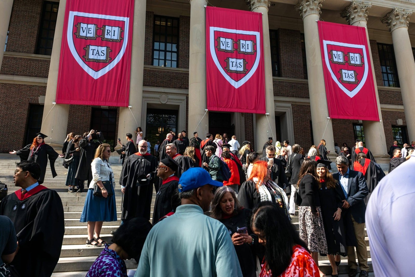 ट्रम्प प्रशासन हार्वर्ड विदेशी छात्र नीति पर पीछे की ओर