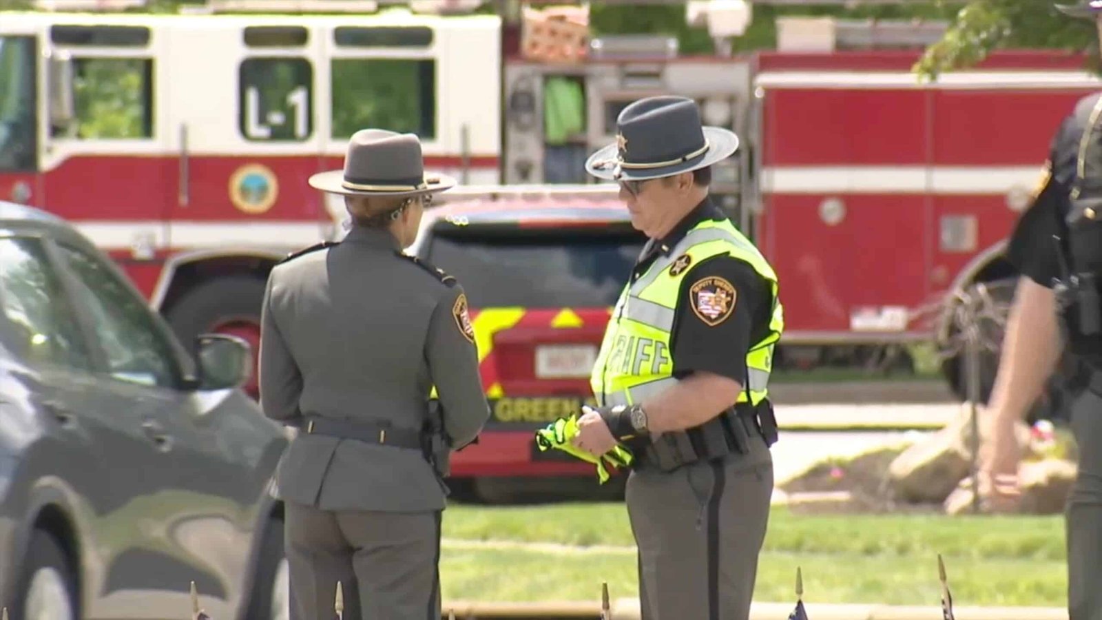 'दुखद दुर्घटना': मेमोरियल डे परेड फ्लोट से गिरने के बाद किशोर मर जाता है