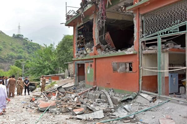 रात भर में पाकिस्तान में कम से कम 26 मारे गए भारत के हमले, मिलिट्री कहते हैं
