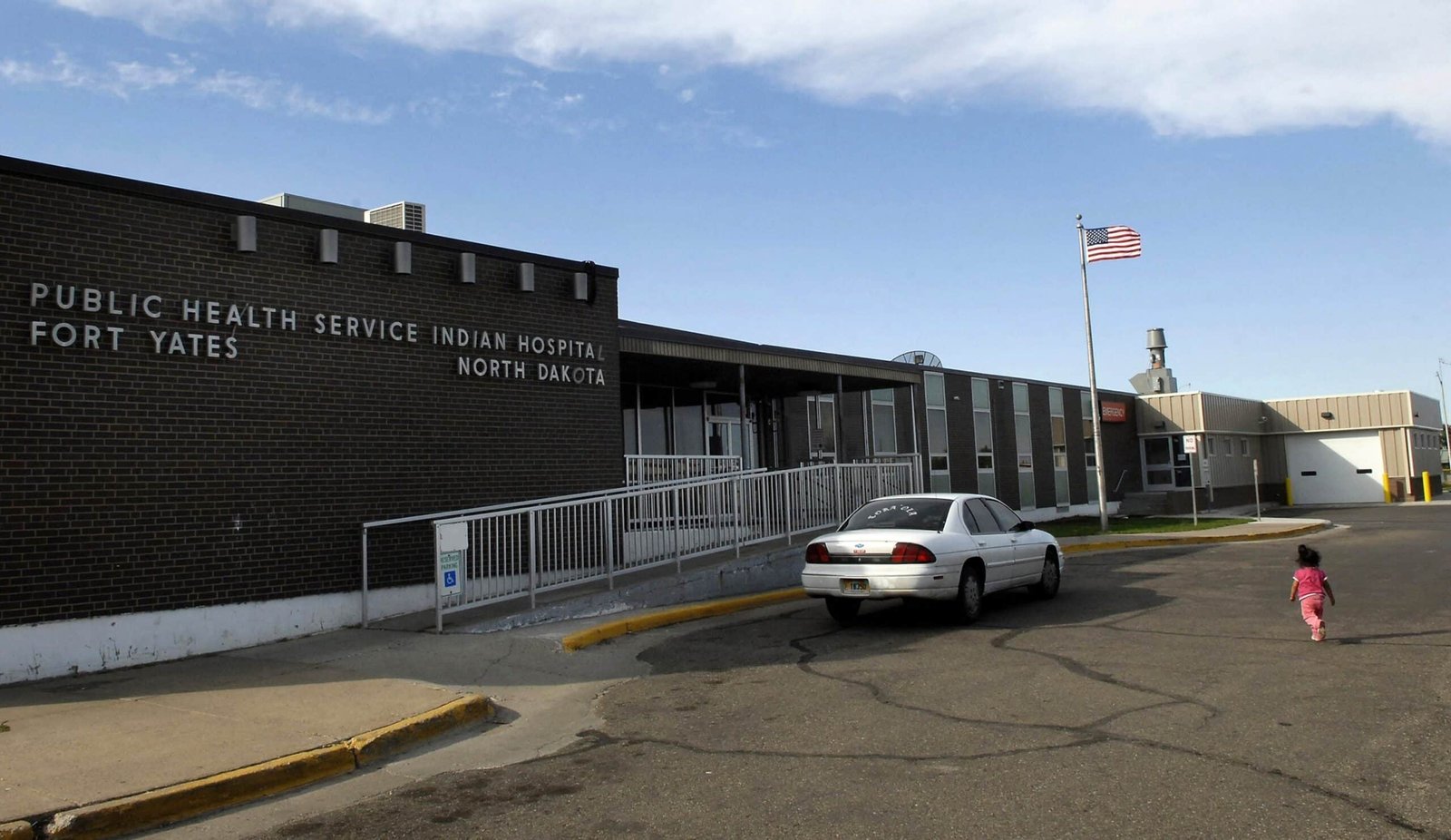 सीनेटर आरएफके जूनियर को पत्र भेजते हैं। चेतावनी देते हैं कि एचएचएस कट्स भारतीय स्वास्थ्य सेवा को नुकसान पहुंचा सकता है