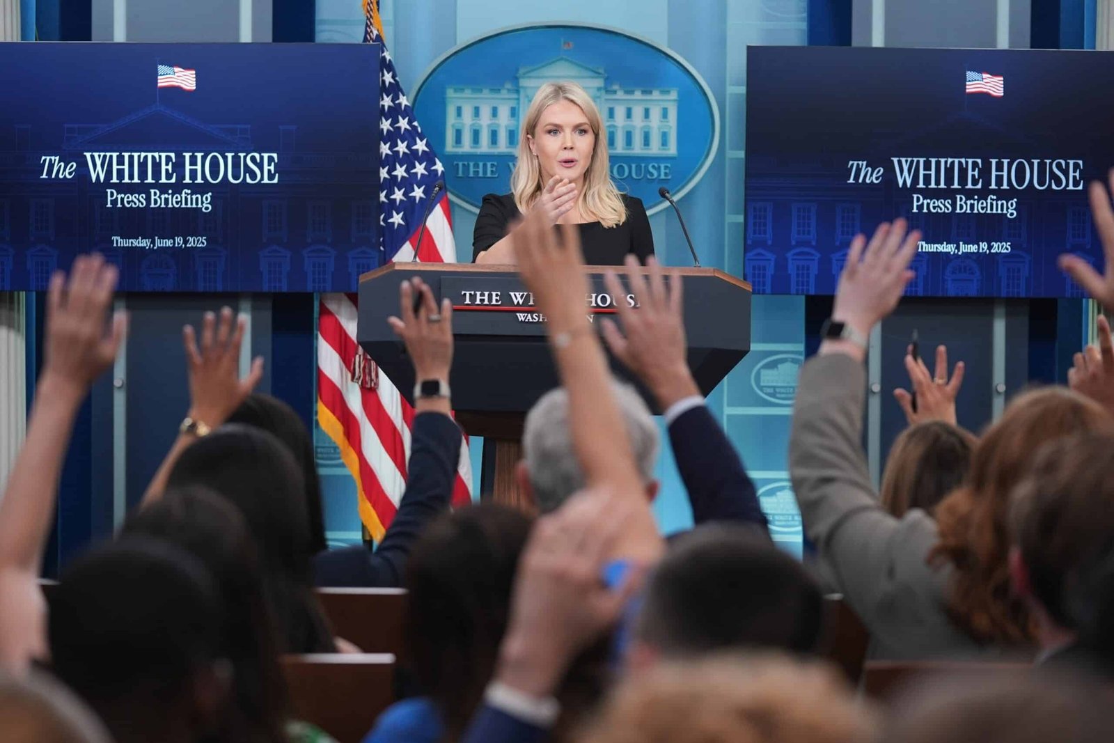 व्हाइट हाउस का कहना है कि ईरान 'कुछ हफ़्ते' में एक परमाणु हथियार का उत्पादन कर सकता है