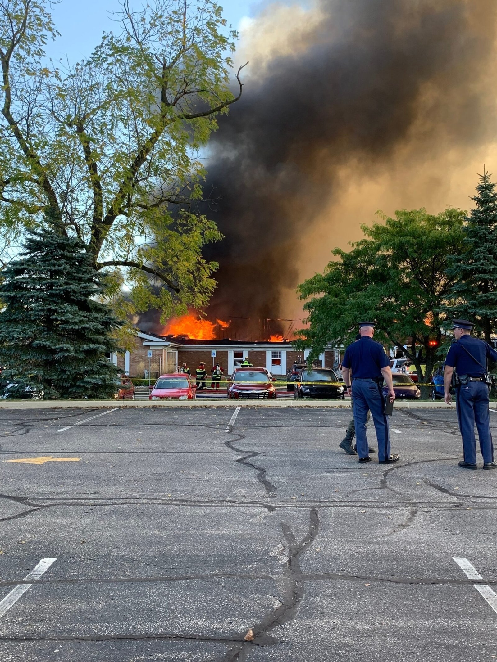 जांचकर्ता मिशिगन एलडीएस चर्च शूटिंग, फायर में मकसद के लिए जांच करते हैं