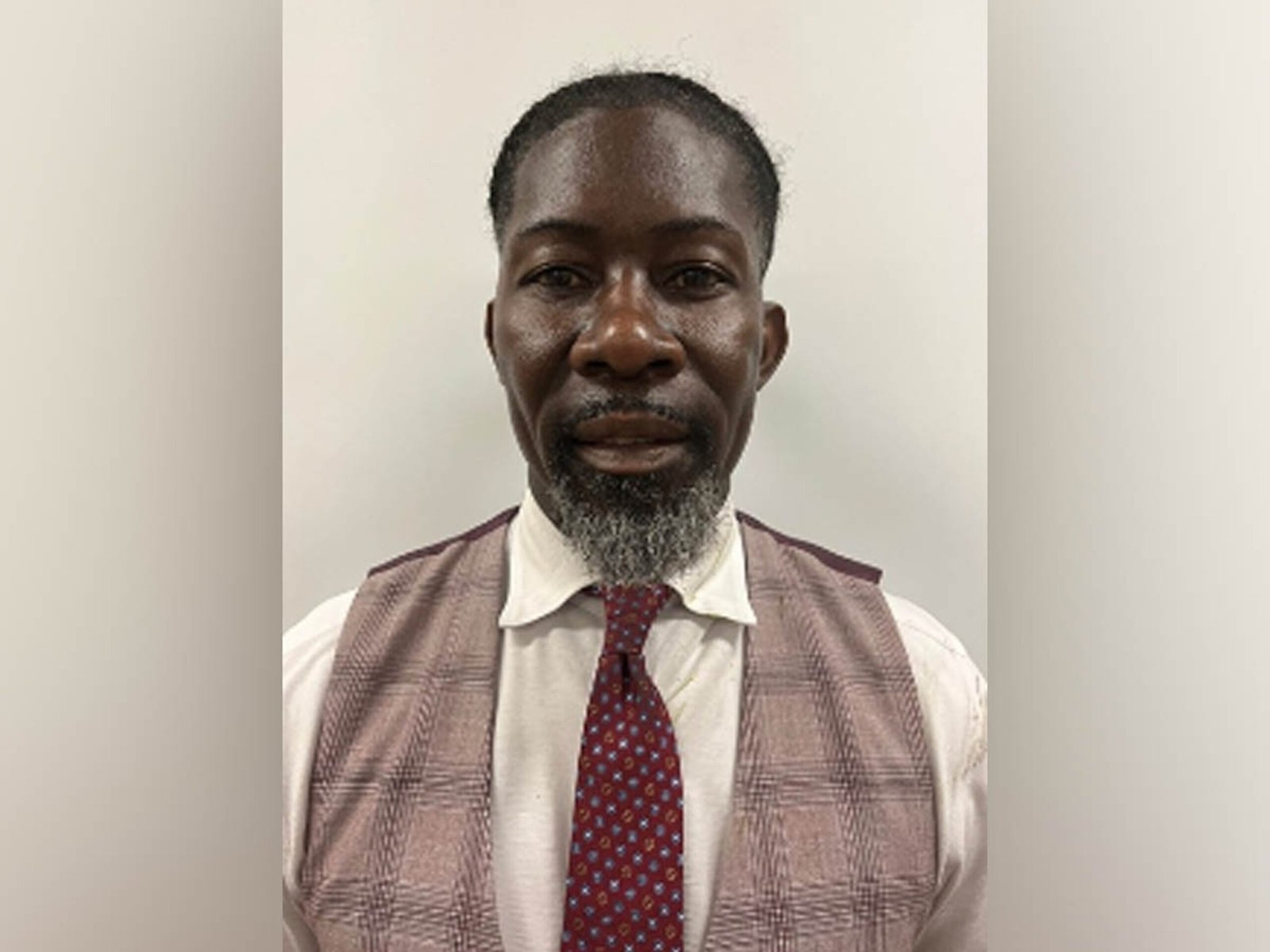 डेस मोइनेस पब्लिक स्कूल अधीक्षक बर्फ द्वारा हिरासत में लिया गया