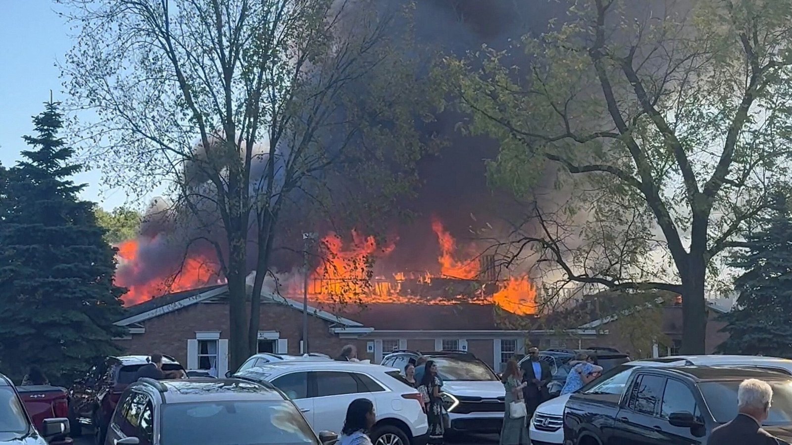 मिशिगन और उत्तरी कैरोलिना में बैक-टू-बैक बड़े पैमाने पर गोलीबारी में आरोपित 2 मरीन वेट्स के बाद प्रश्न