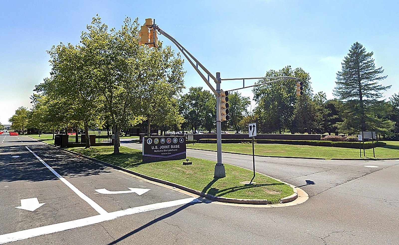 सिविलियन नेवी कर्मचारी ने न्यू जर्सी मिलिट्री बेस पर झूठे सक्रिय शूटर की रिपोर्ट करने का आरोप लगाया