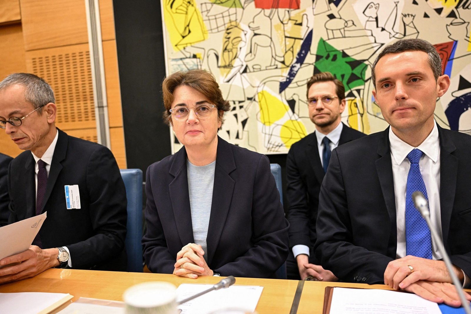 लौवर निदेशक ने 102 मिलियन डॉलर की गहना डकैती के बाद सुरक्षा सुधार योजनाओं का विवरण दिया